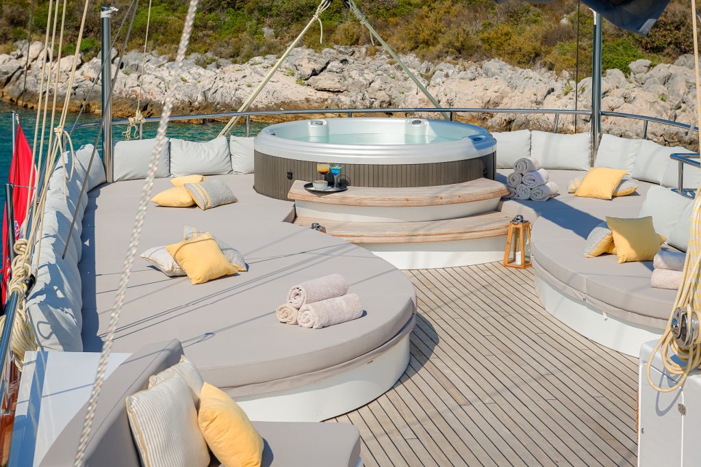 Yacht exterior image