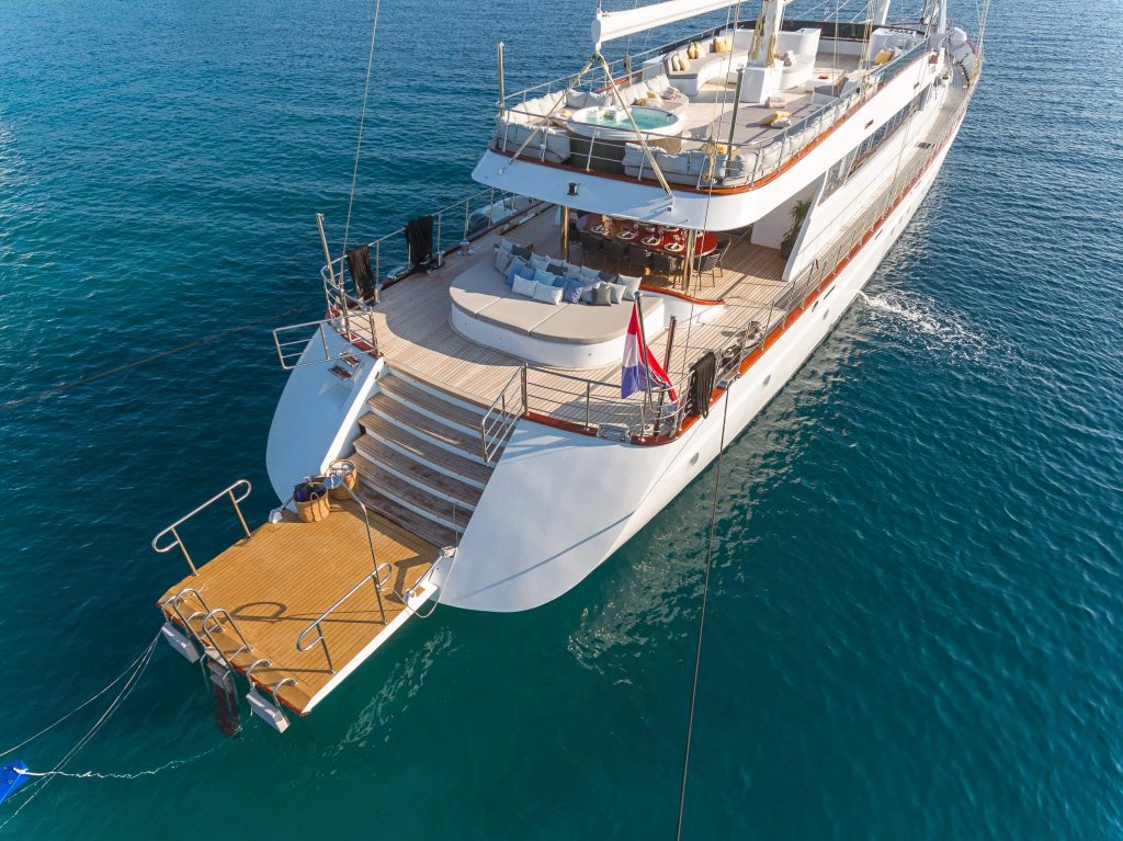 Yacht exterior image