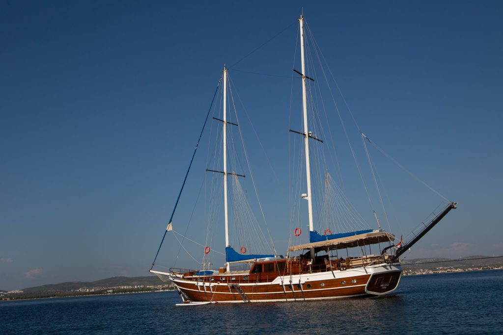 Yacht exterior image