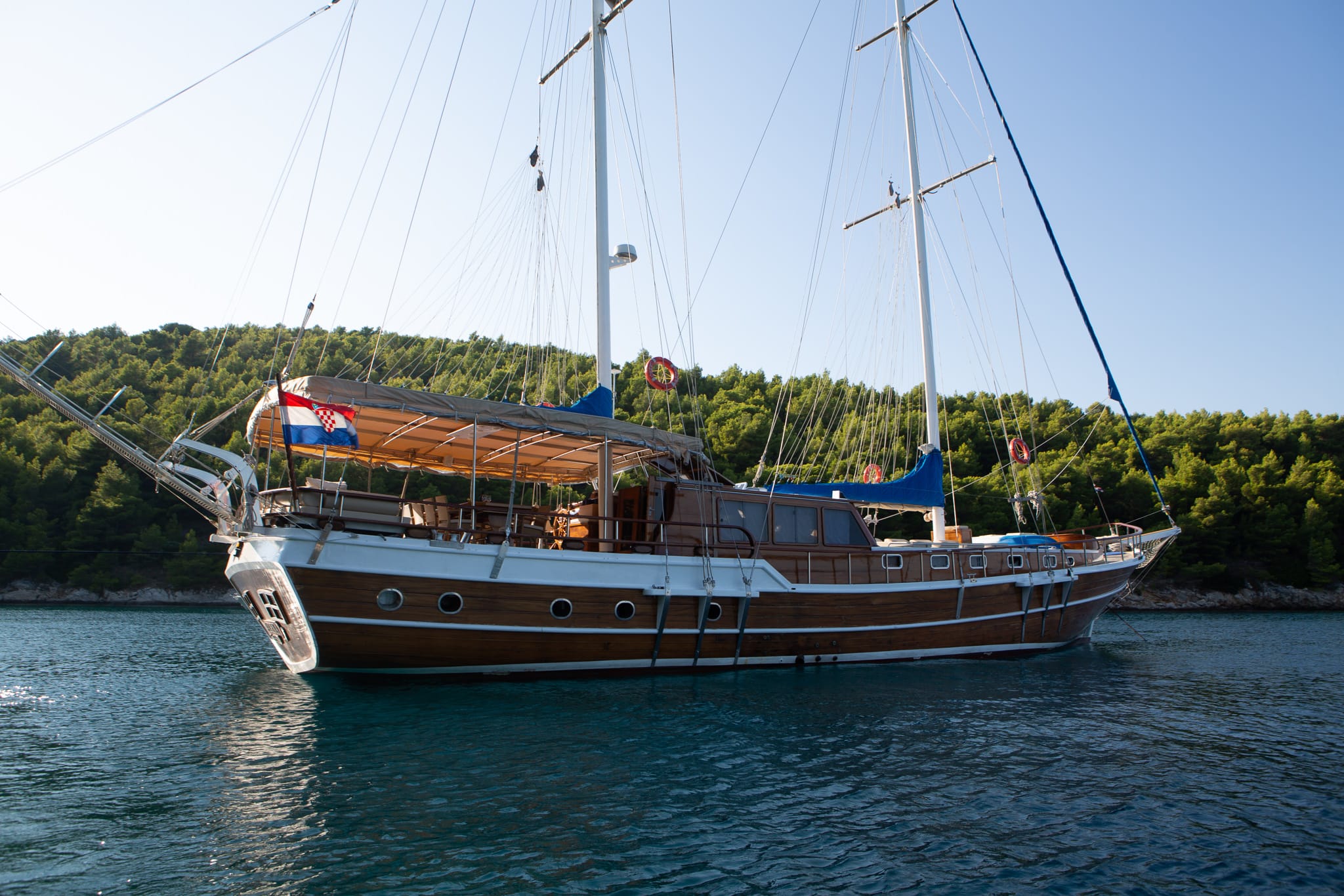Yacht exterior image