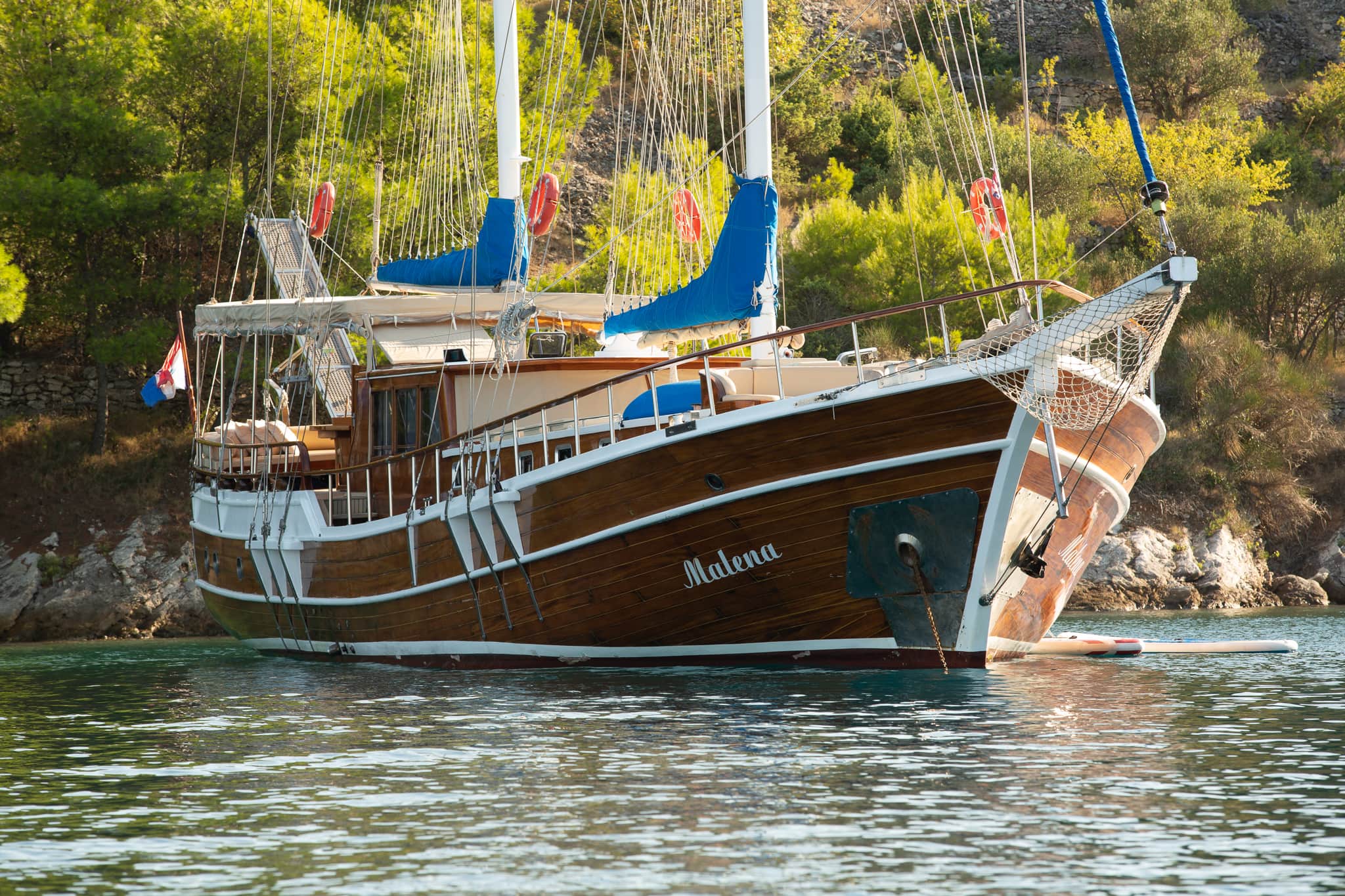 Yacht exterior image