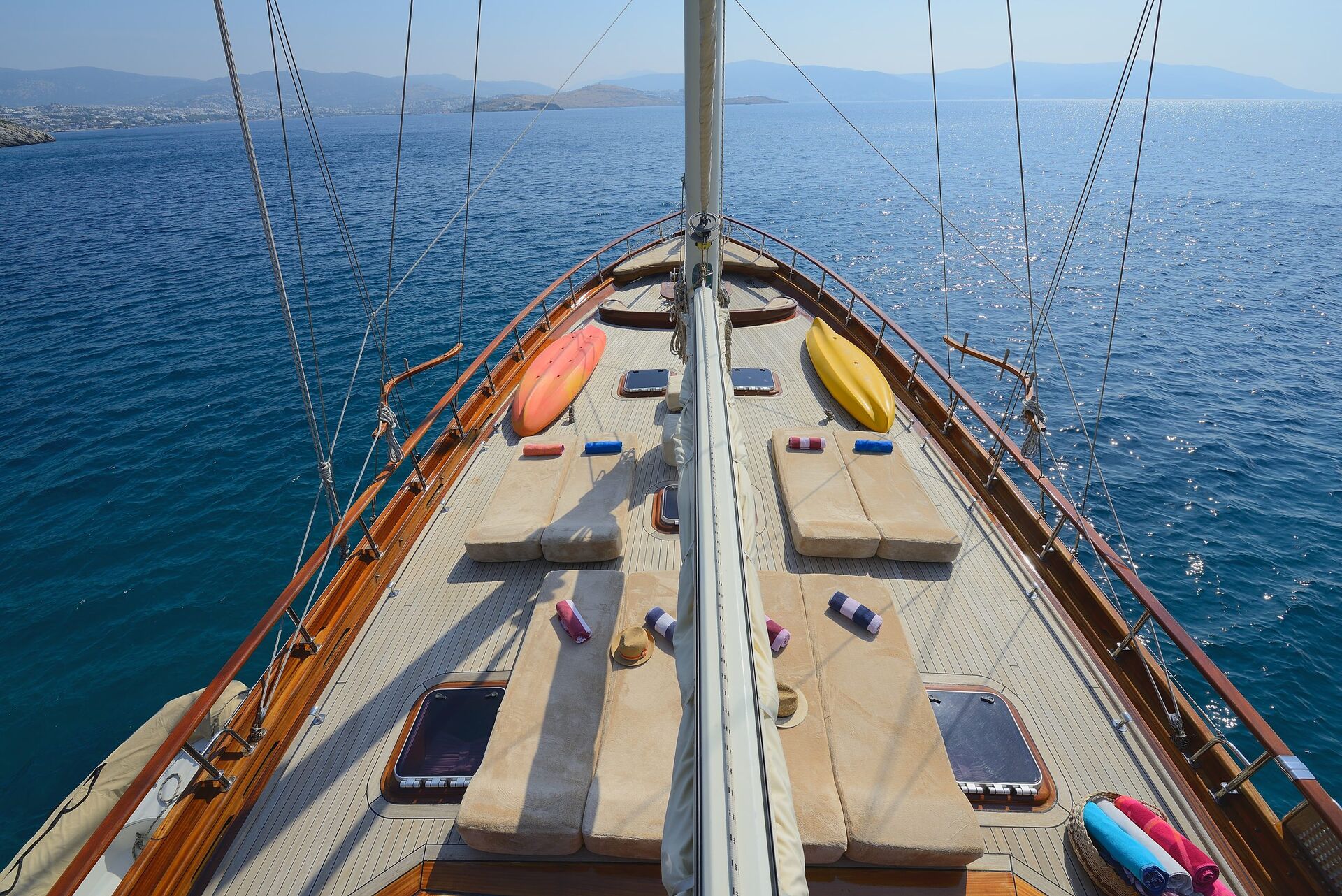 Yacht exterior image