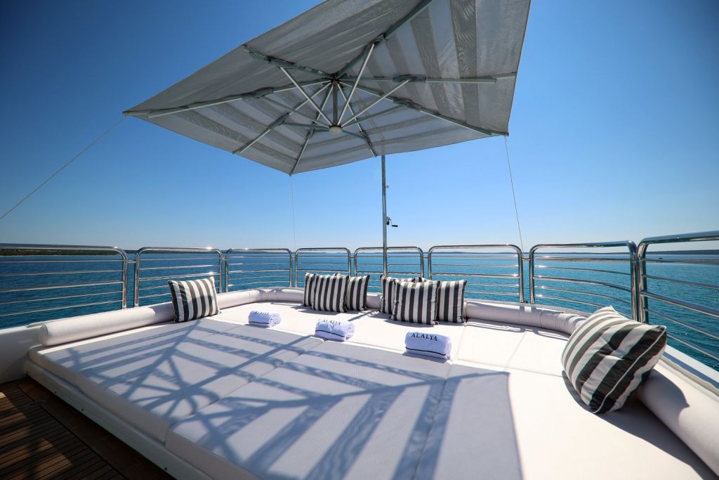 Yacht exterior image