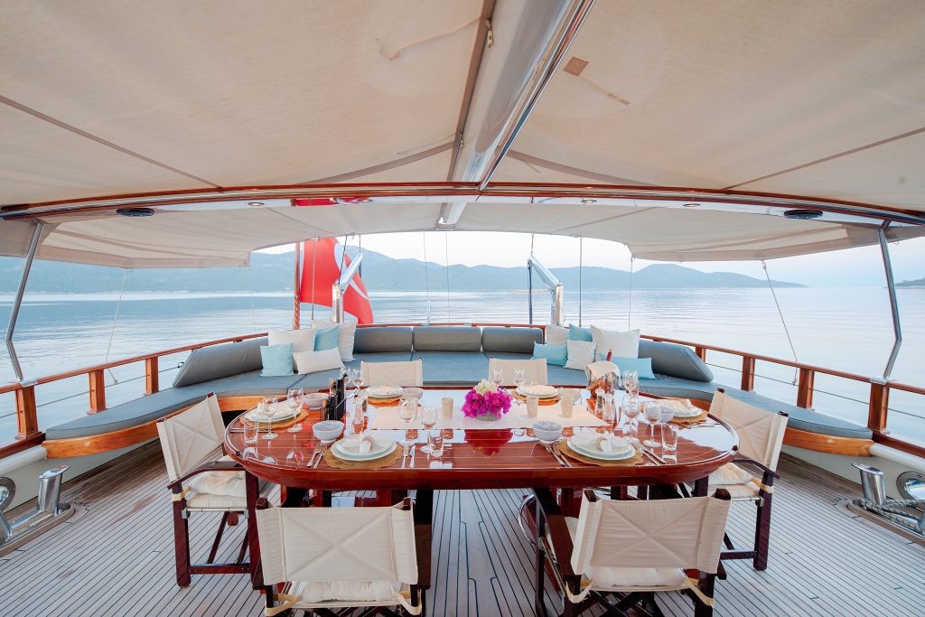 Yacht exterior image