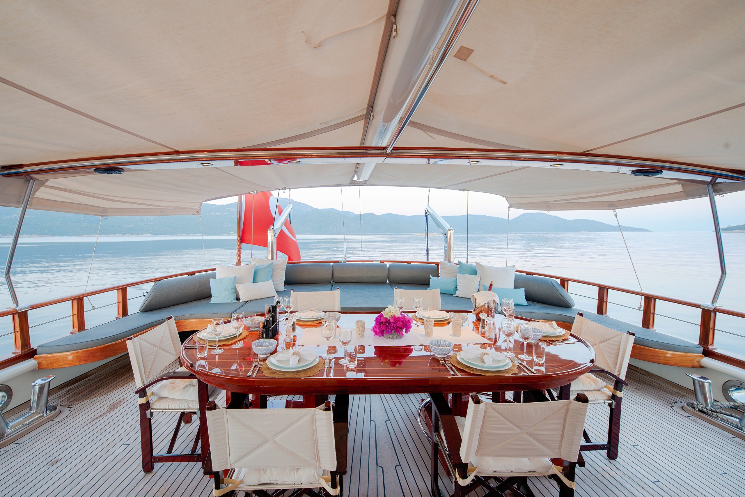 Yacht exterior image