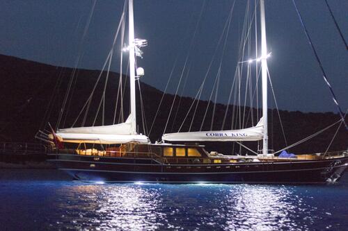 Yacht exterior image