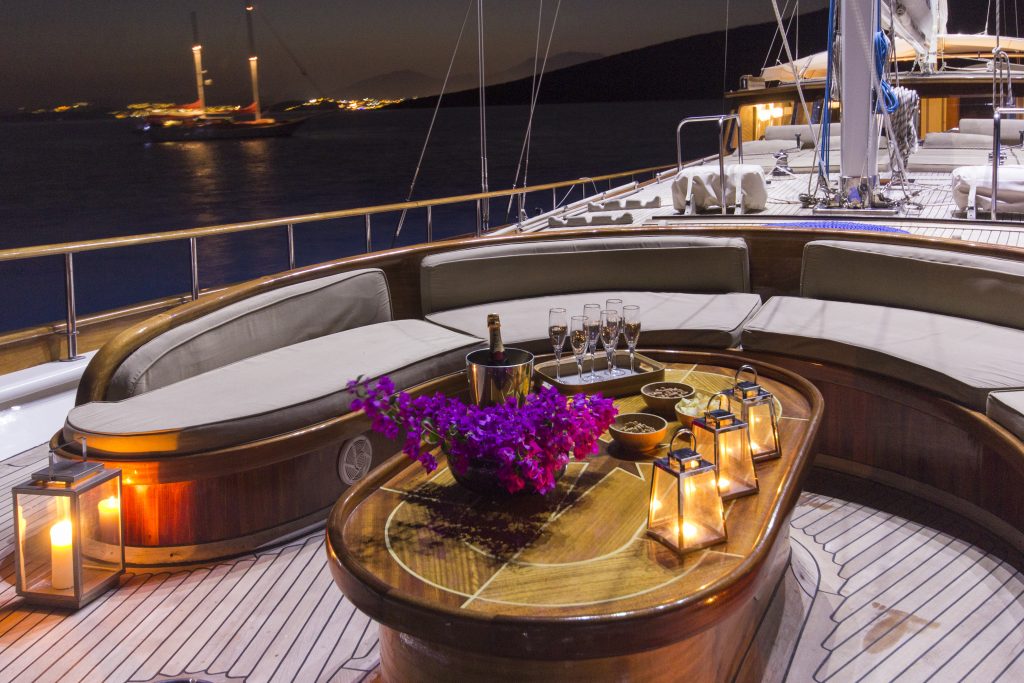 Yacht exterior image