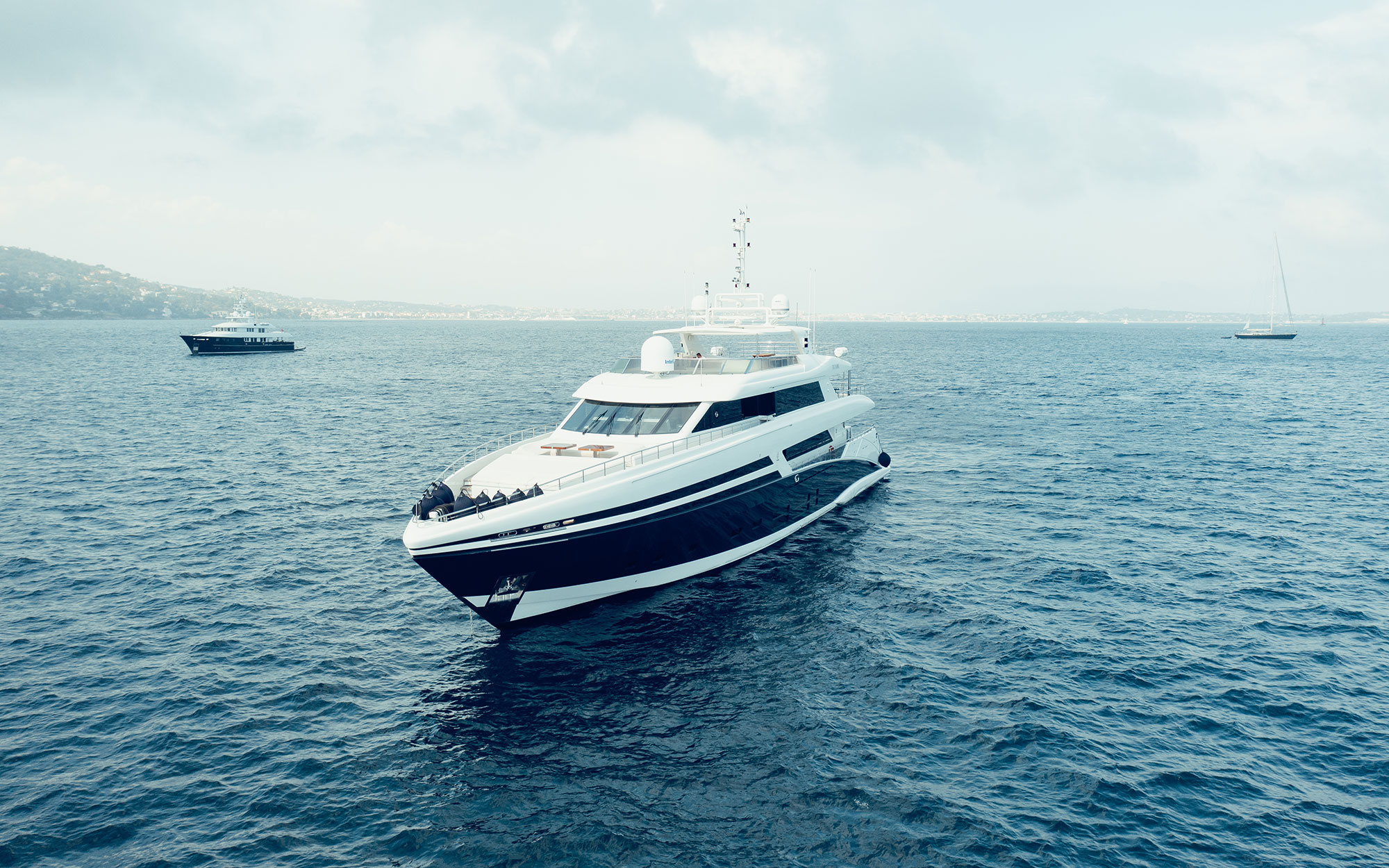 Yacht exterior image