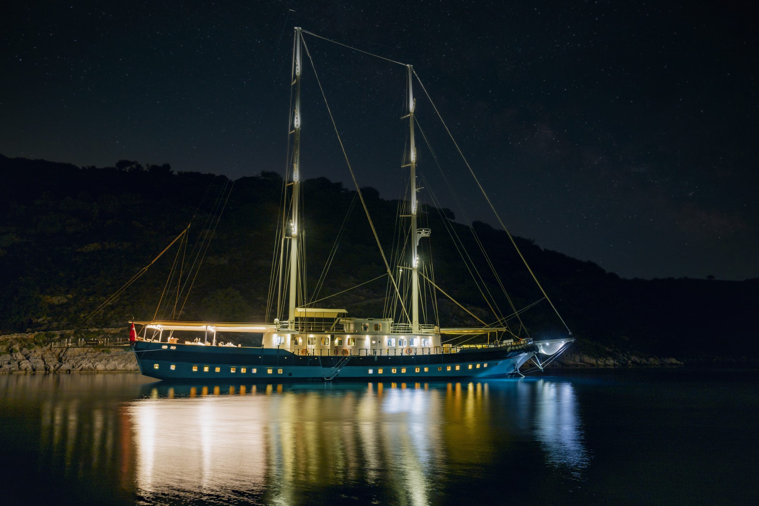 Yacht exterior image