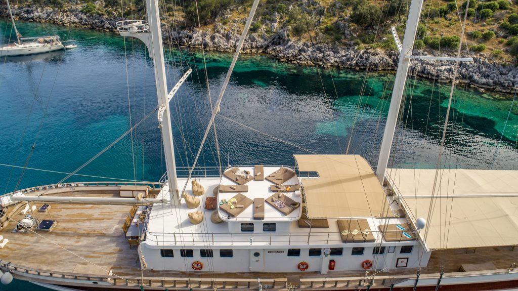 Yacht exterior image