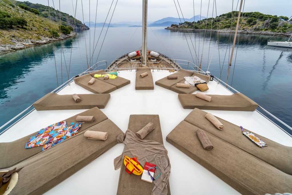 Yacht exterior image