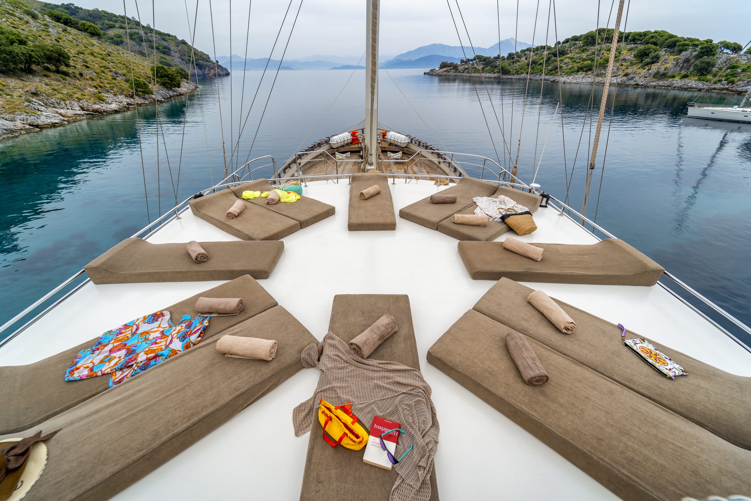 Yacht exterior image