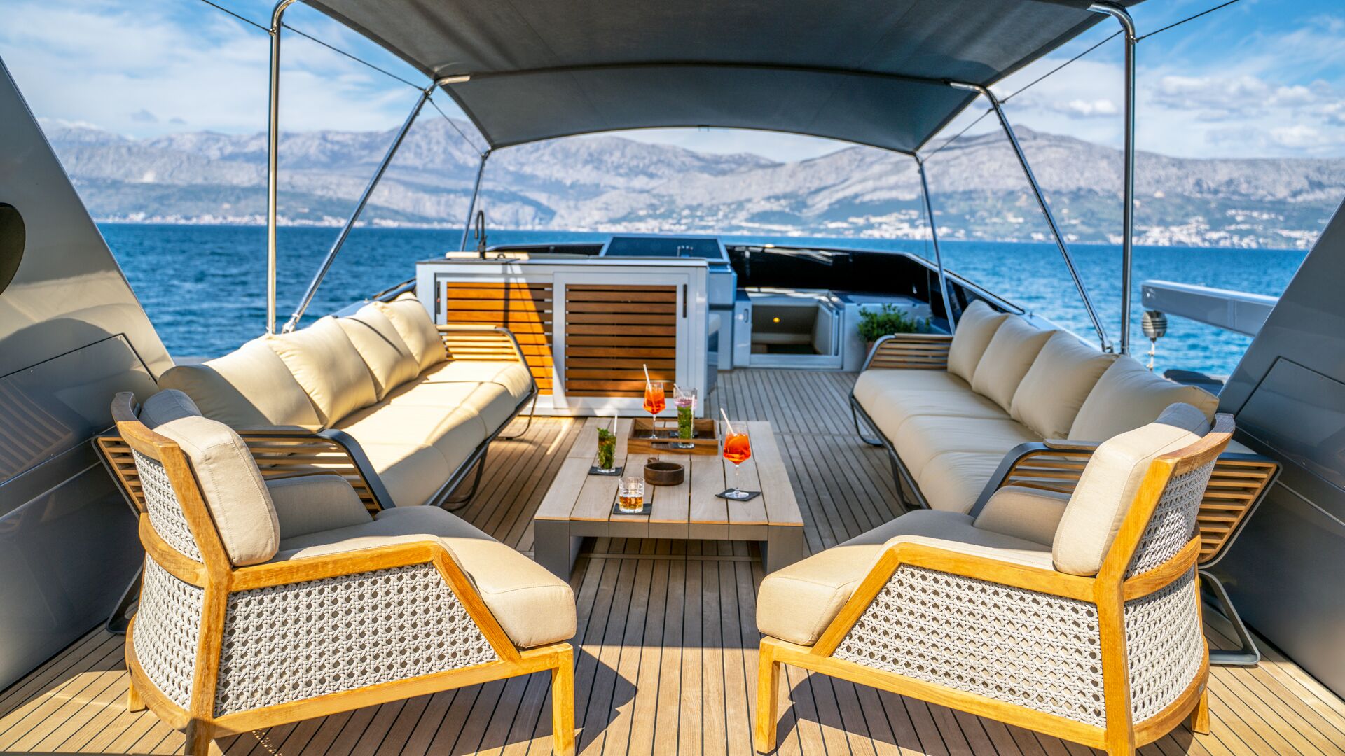 Yacht exterior image
