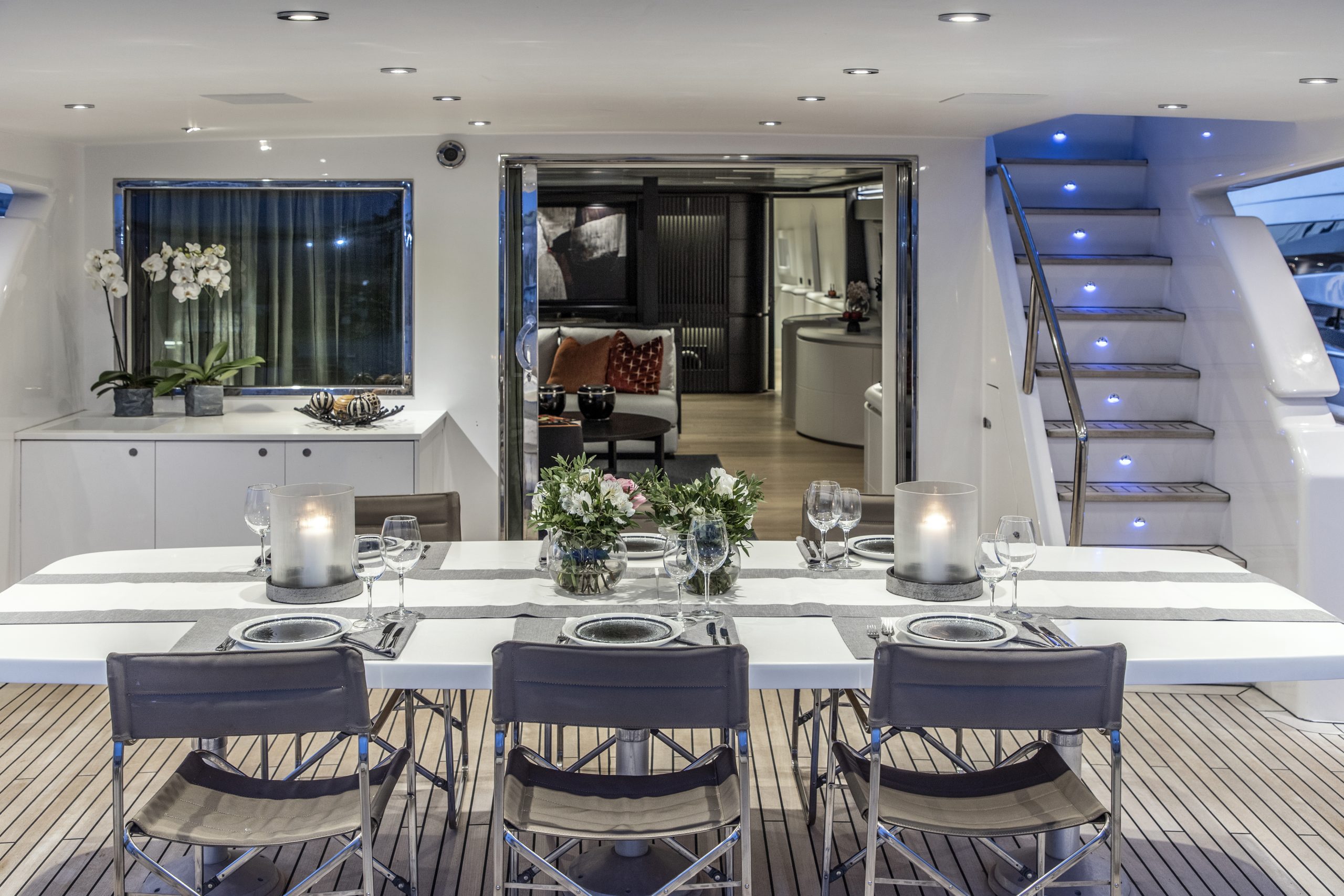 Yacht exterior image