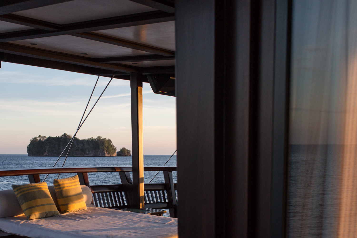 Yacht exterior image