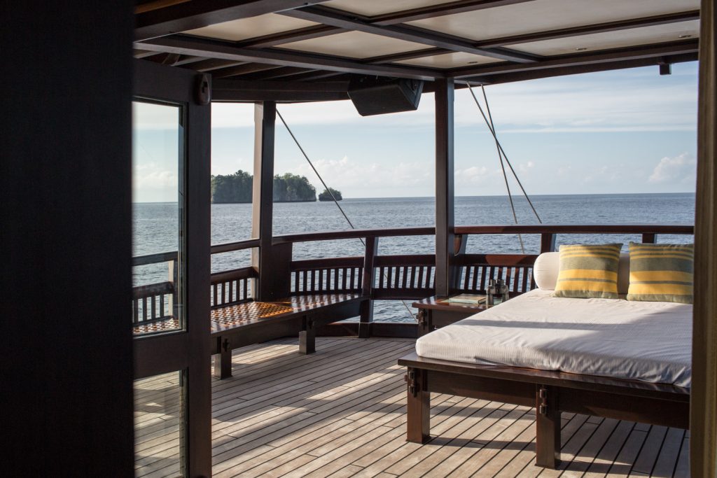 Yacht exterior image