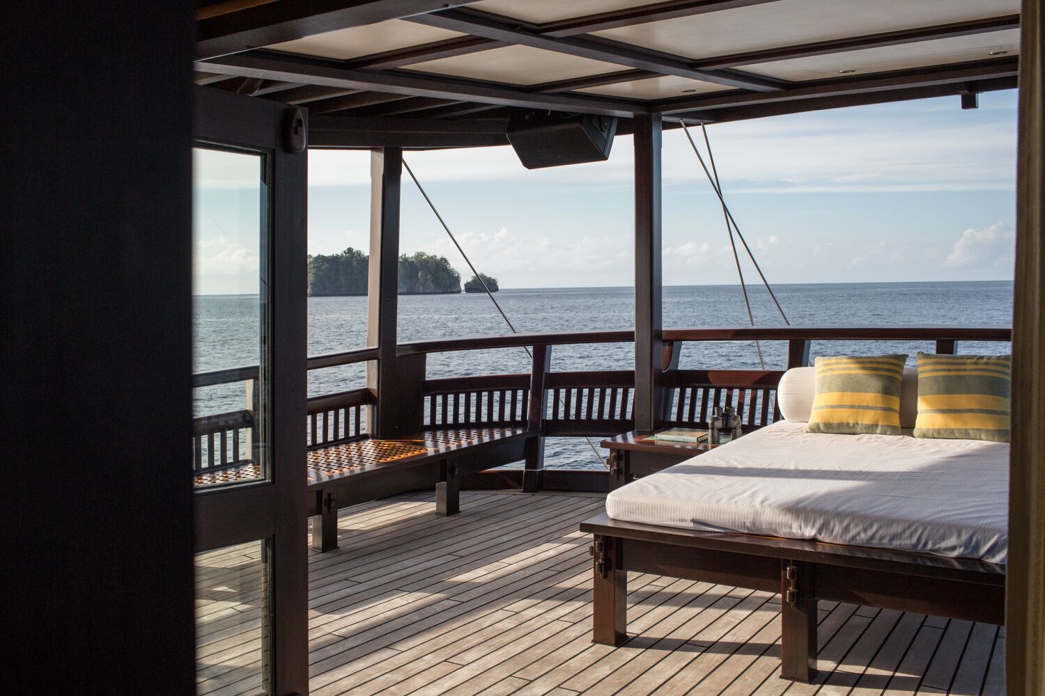 Yacht exterior image