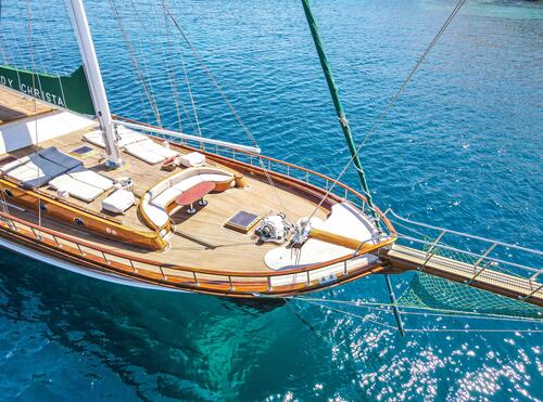 Yacht exterior image