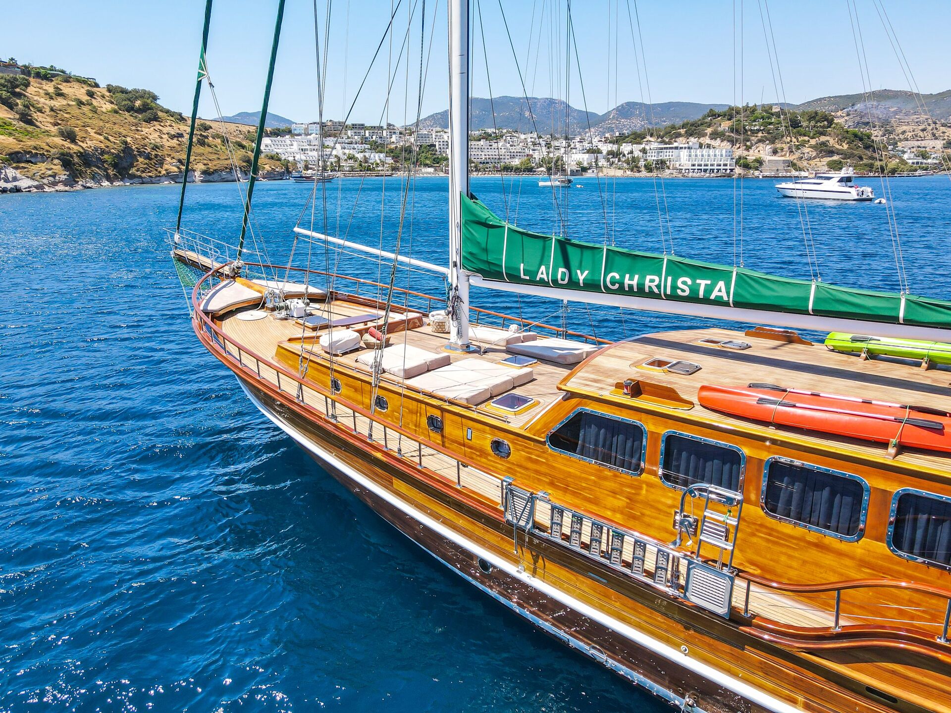 Yacht exterior image