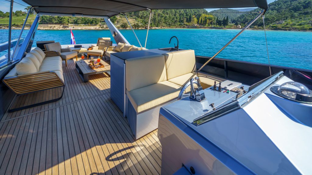 Yacht exterior image