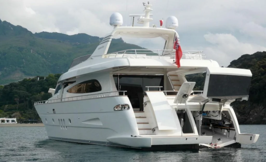 Yacht exterior image