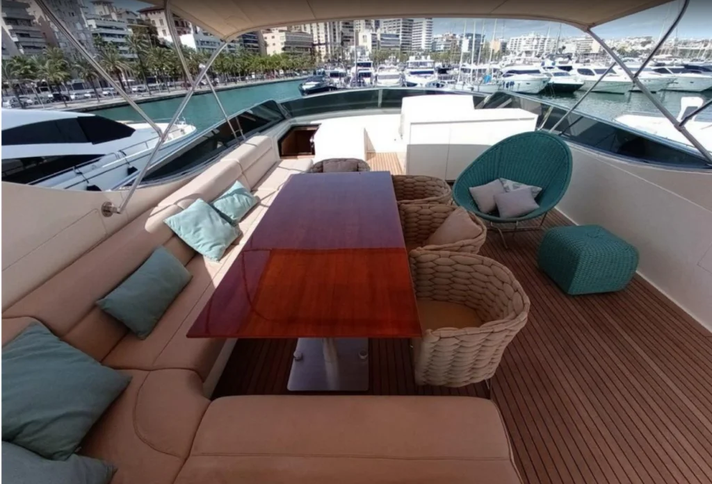 Yacht exterior image