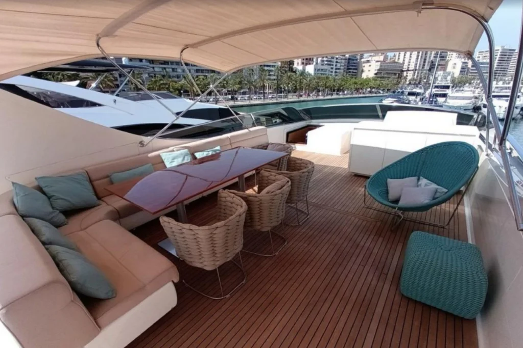 Yacht exterior image