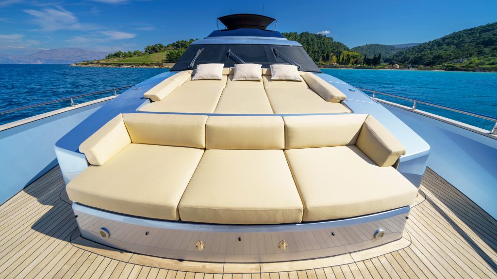 Yacht exterior image