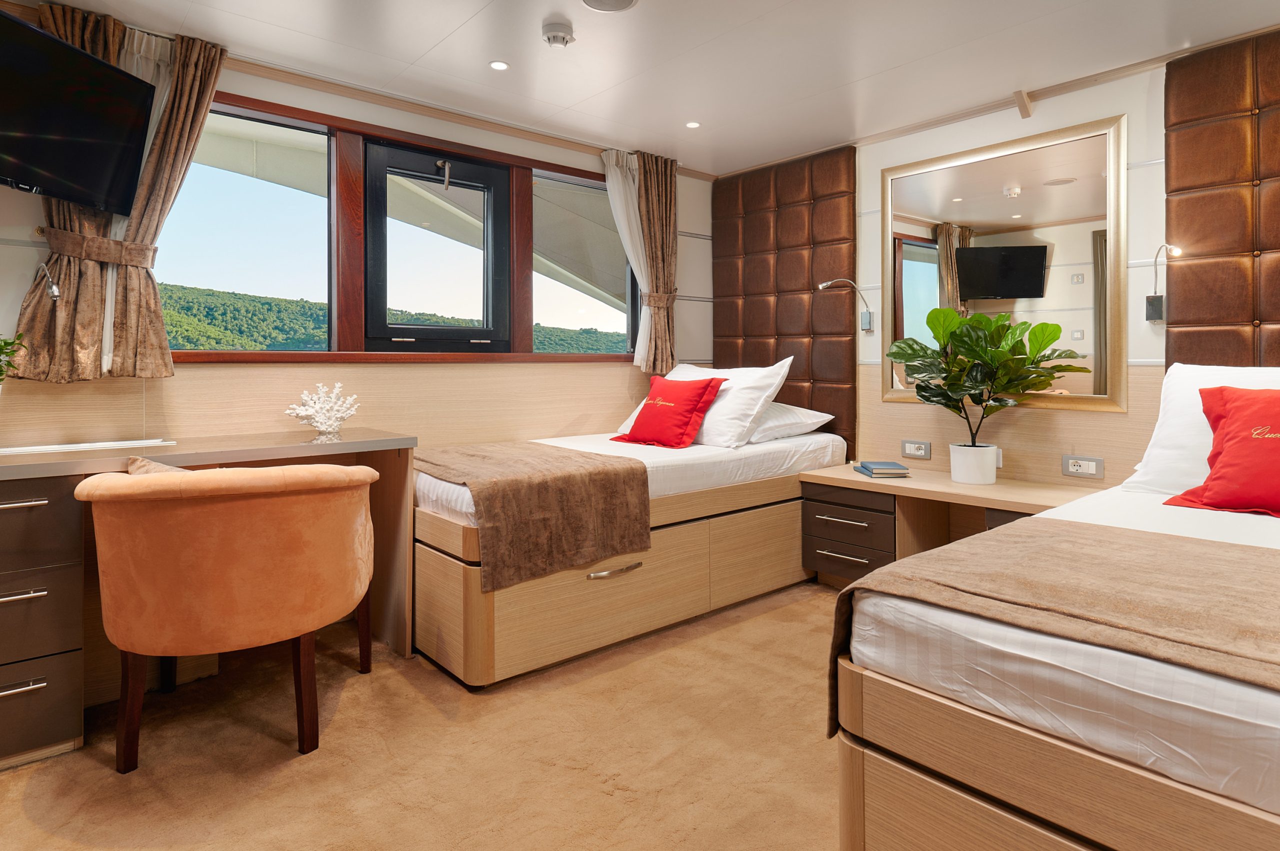QUEEN ELEGANZA Twin stateroom - Main deck