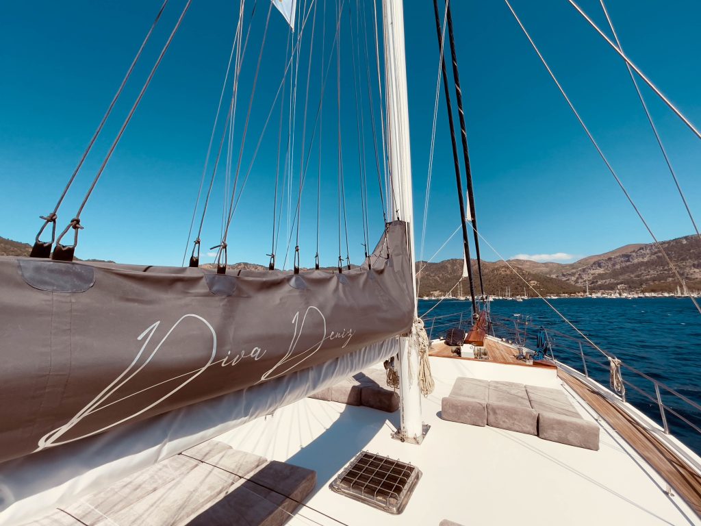 Yacht exterior image