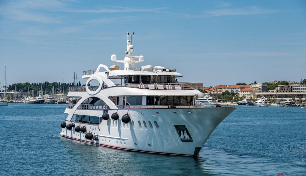 Yacht exterior image