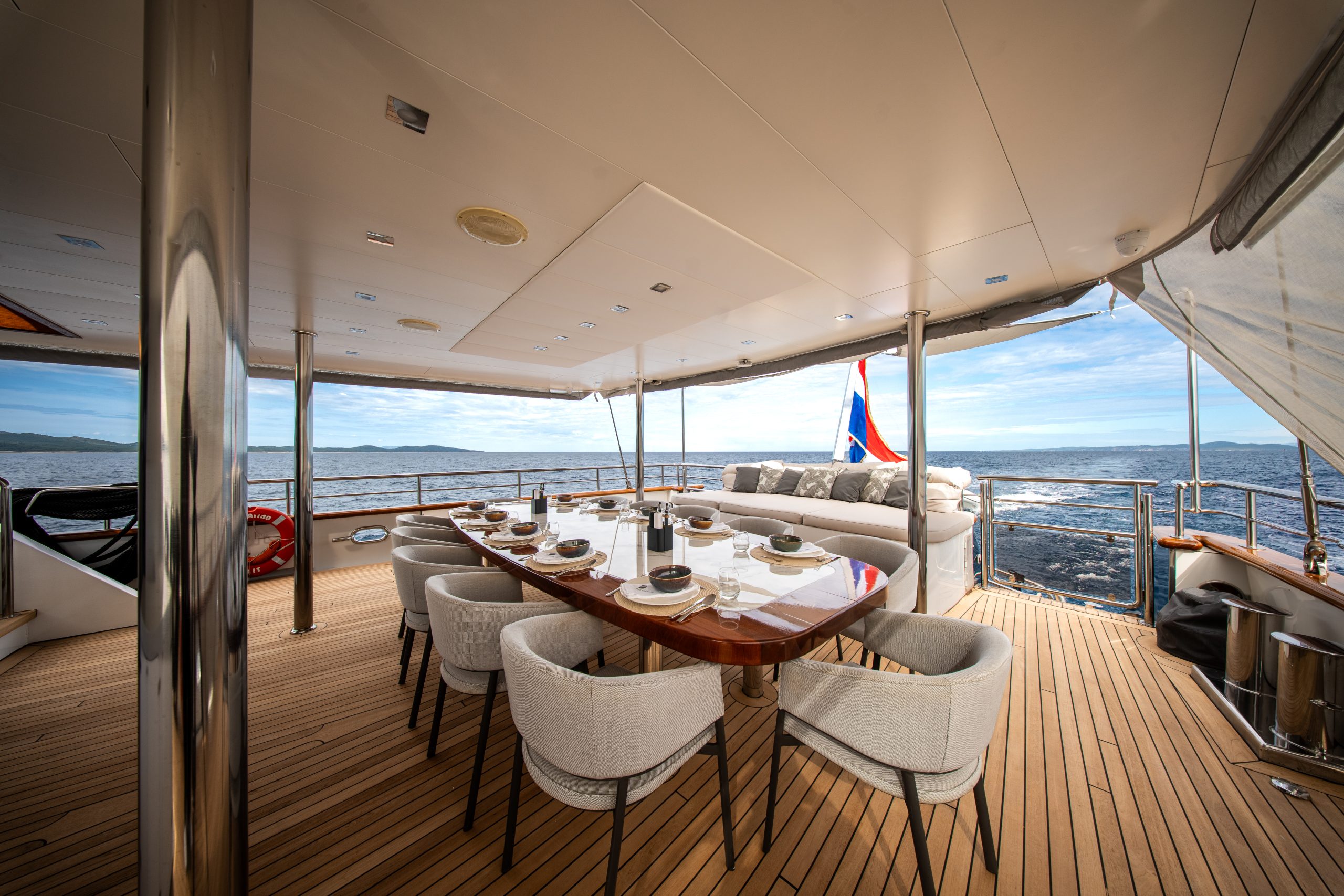DALMATINO Al fresco dining - Aft deck