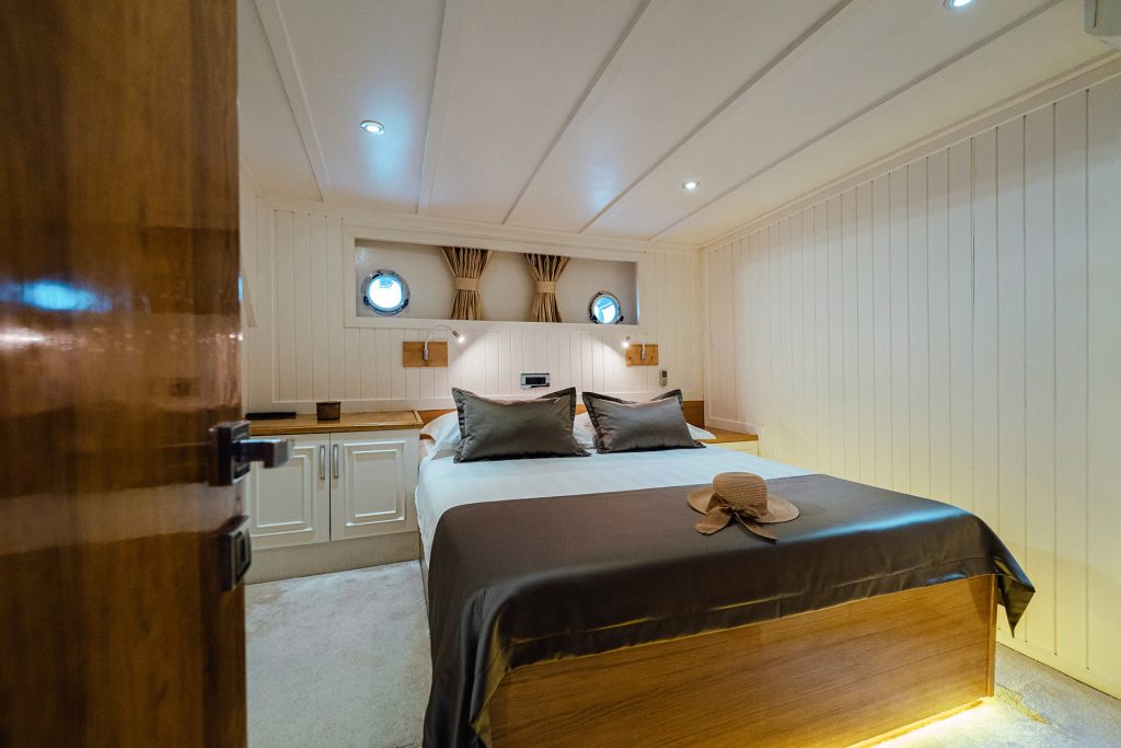 Yacht interior image