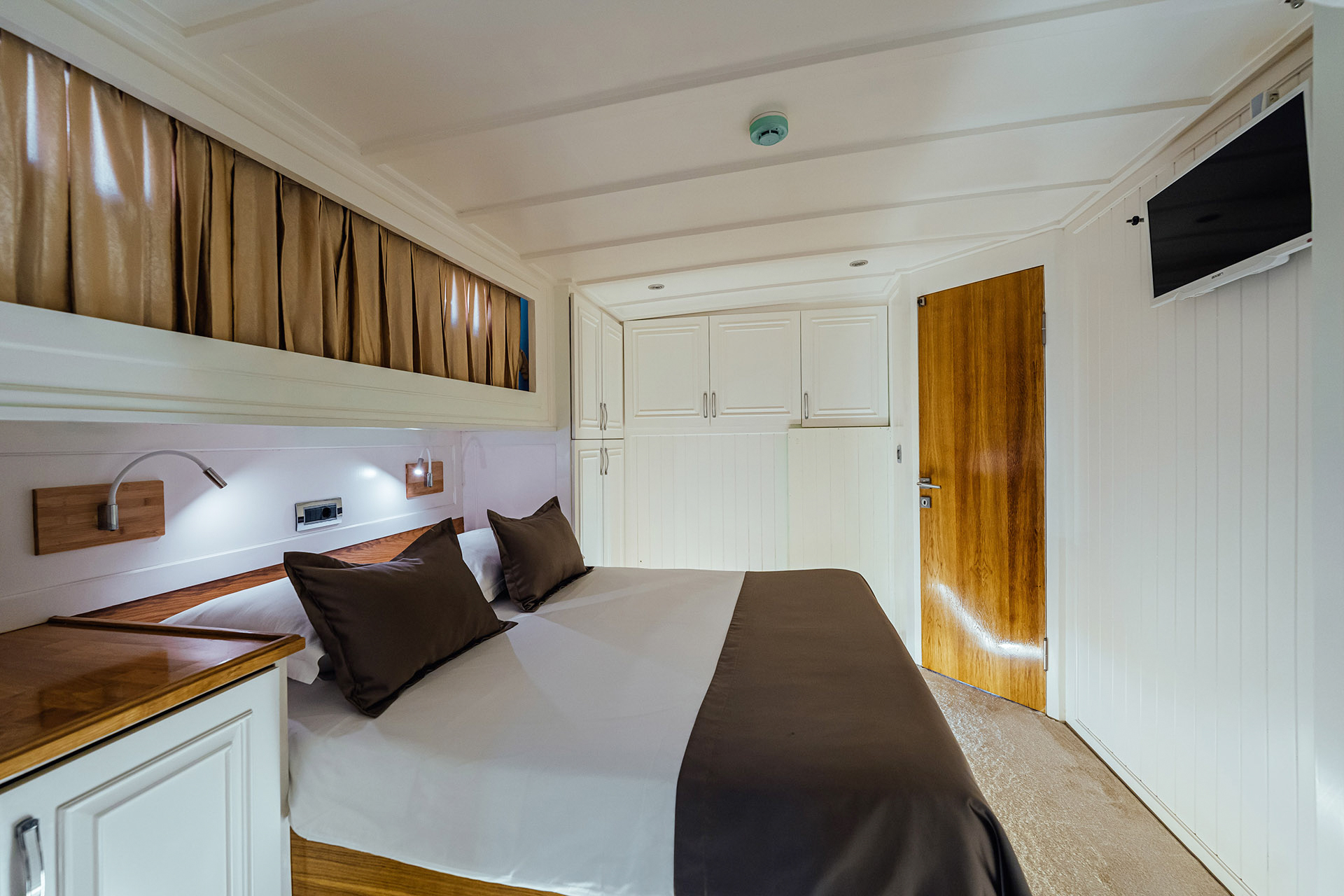 Yacht interior image