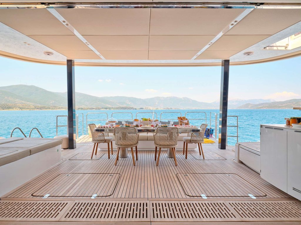 Yacht exterior image