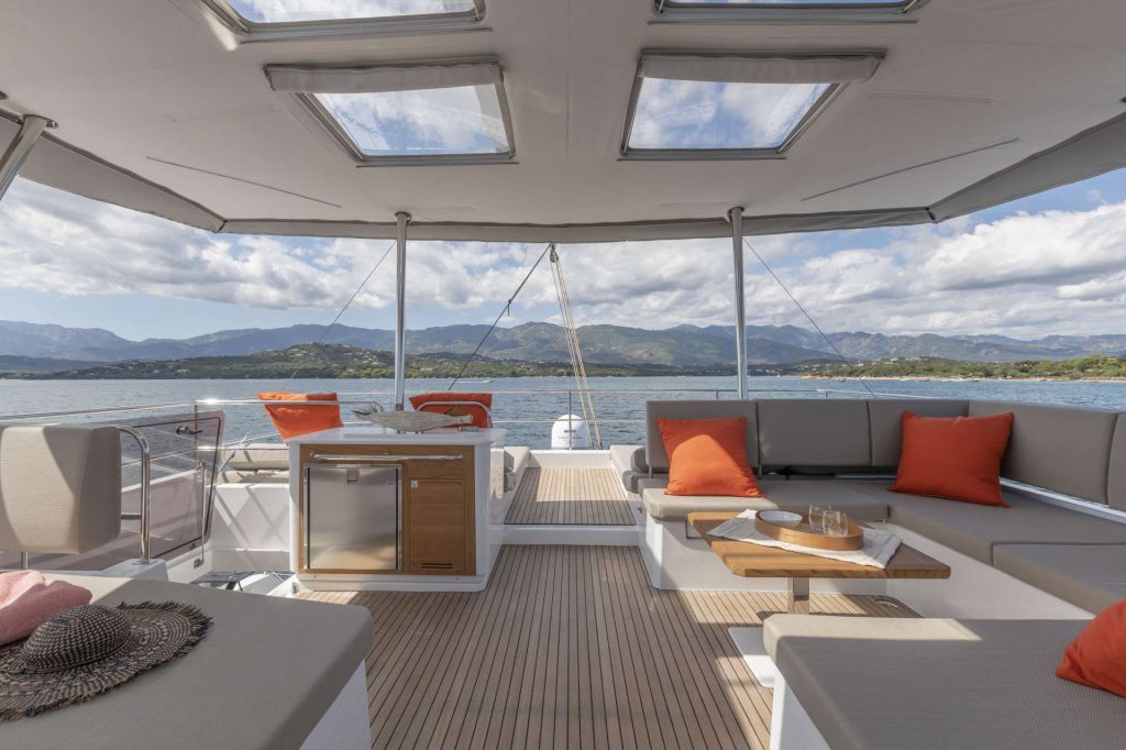 Yacht exterior image