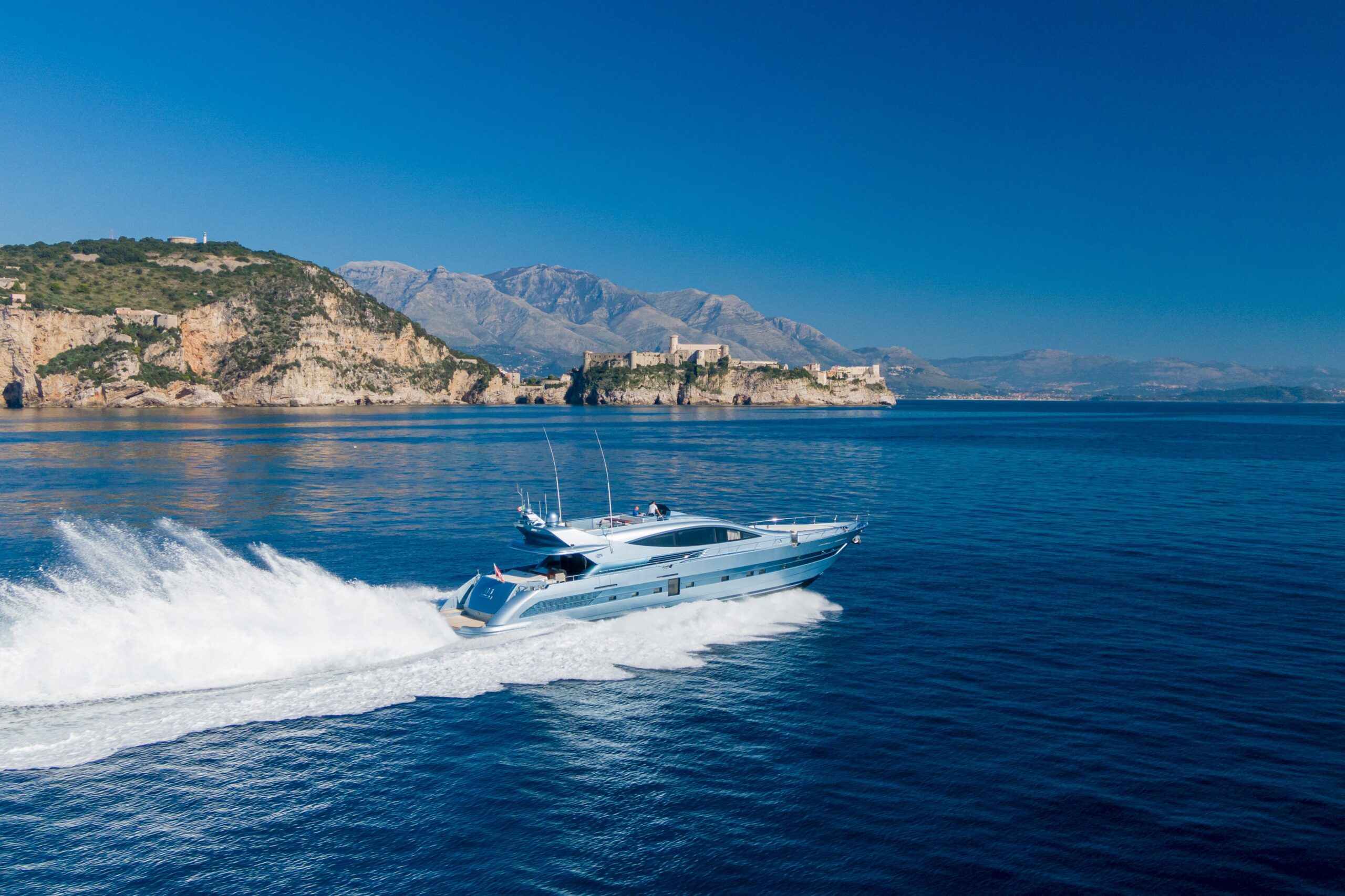 55 FIFTYFIVE Cruising