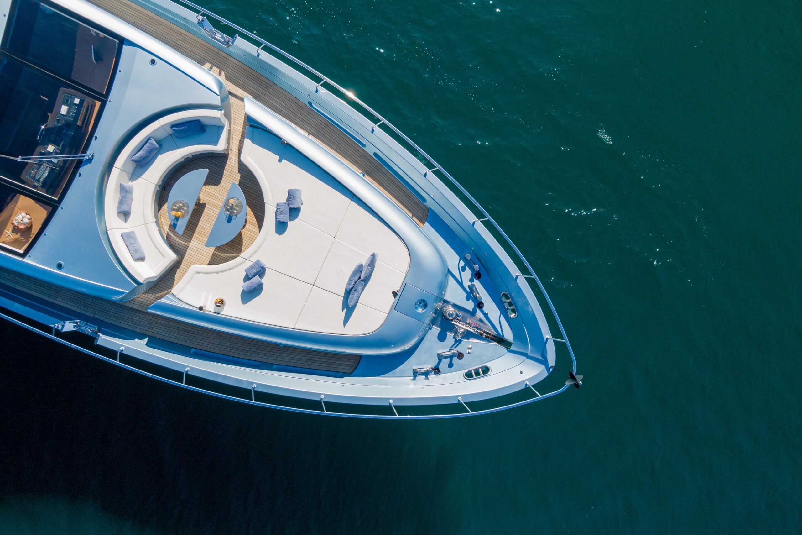 55 FIFTYFIVE Bow deck