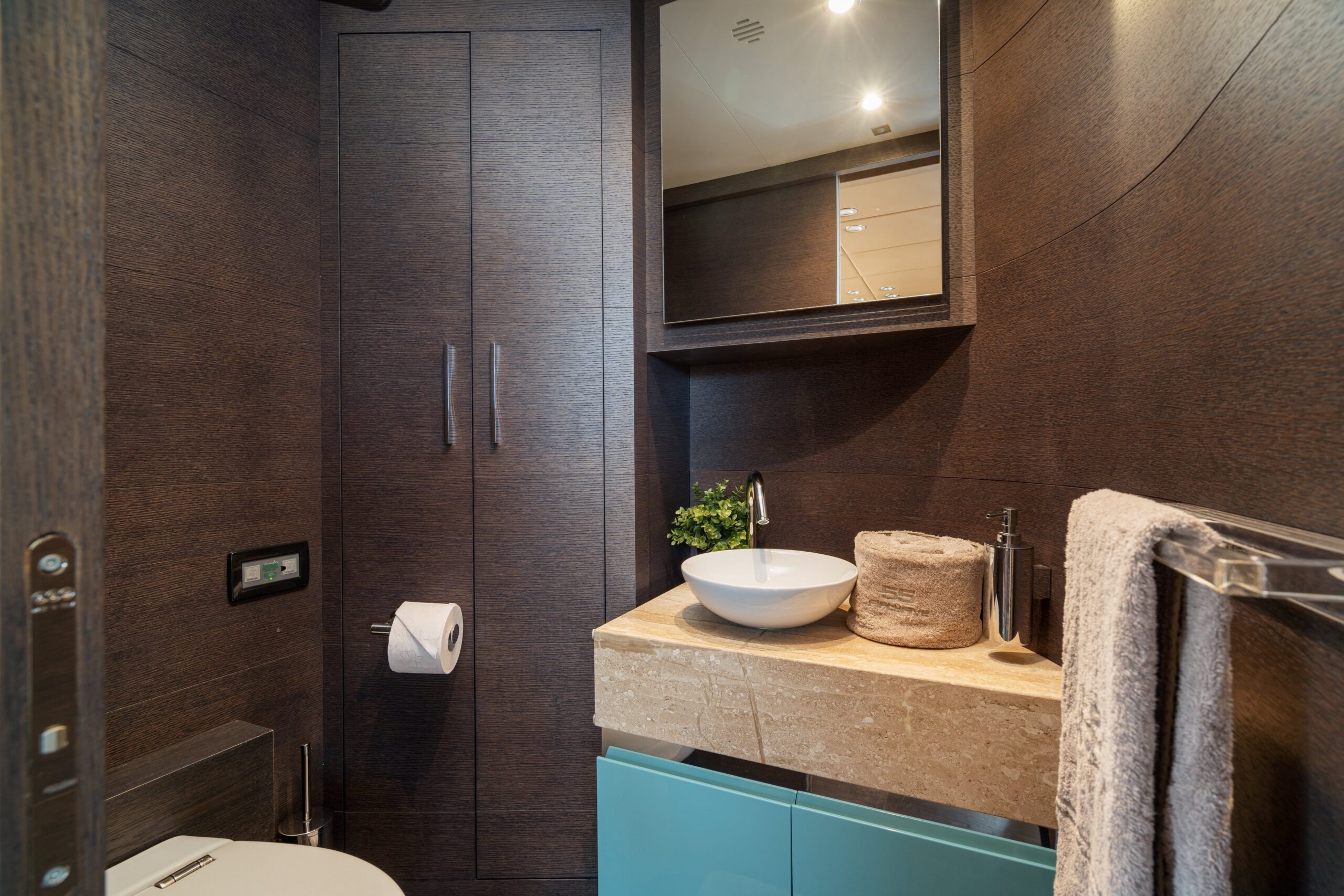 55 FIFTYFIVE Bathroom