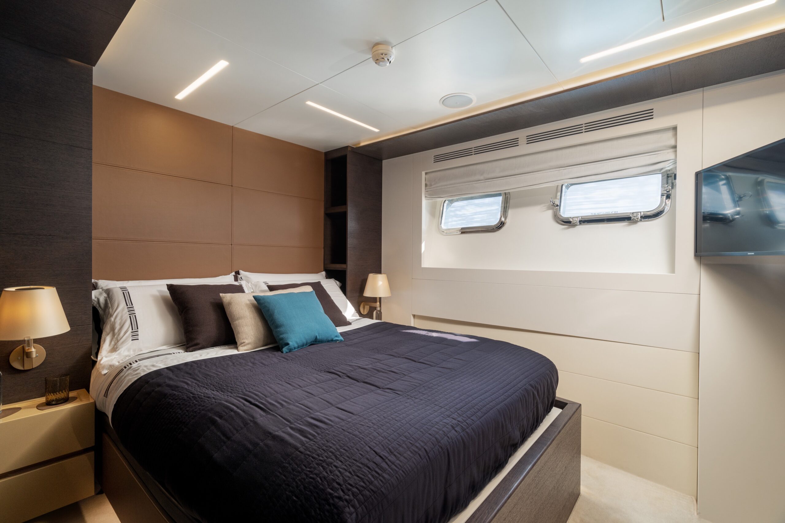 55 FIFTYFIVE Double cabin