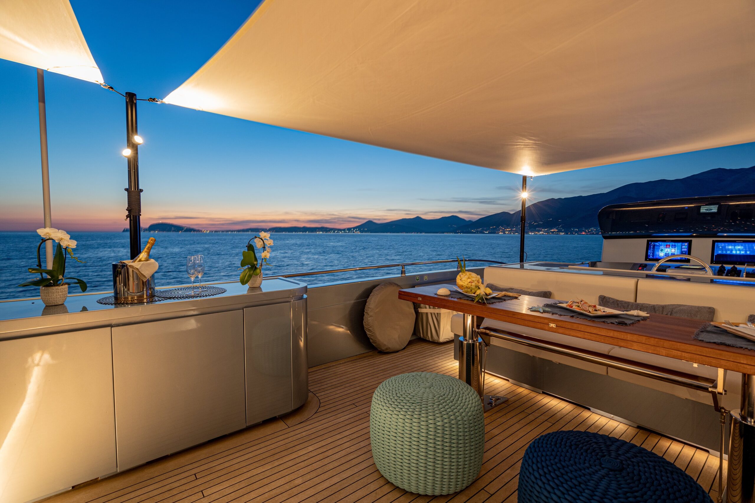 55 FIFTYFIVE Flybridge