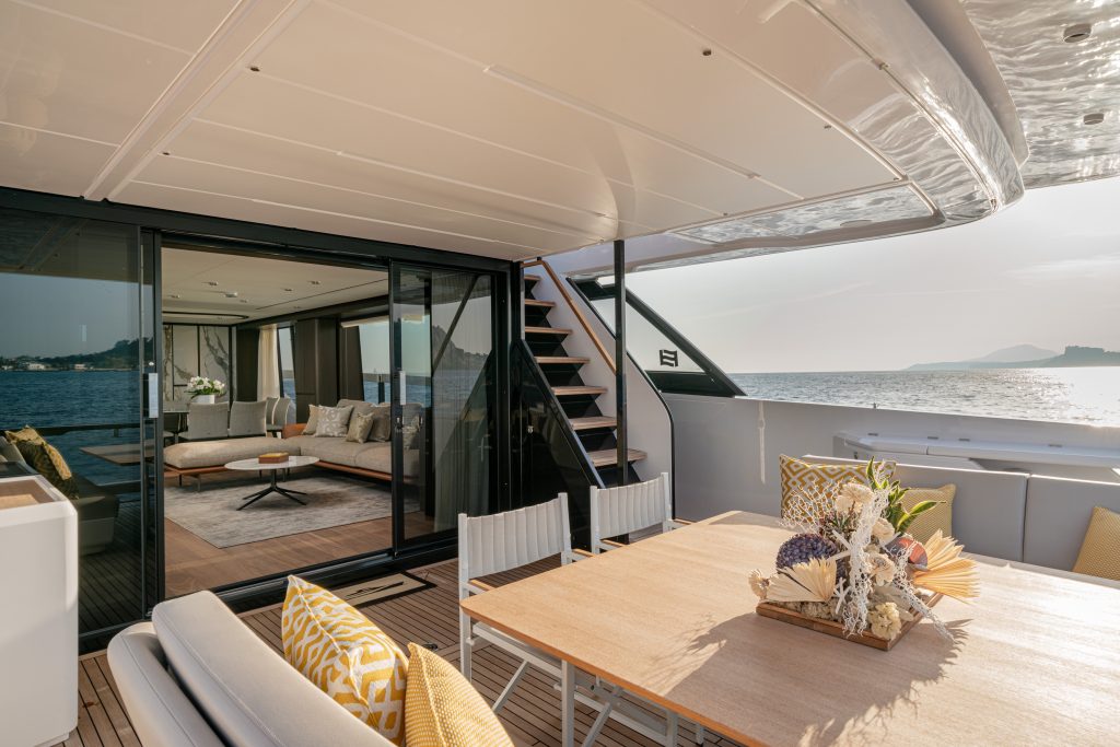 Yacht exterior image