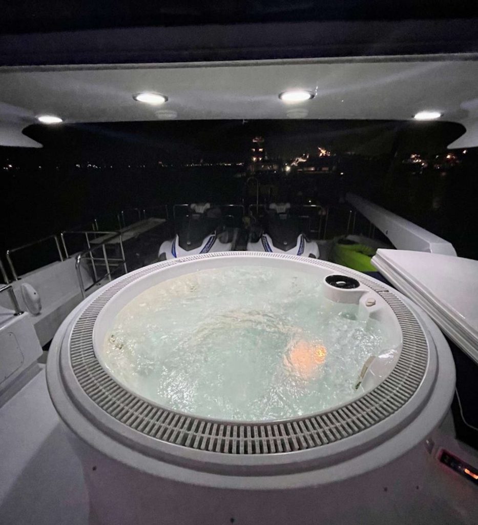 Yacht exterior image