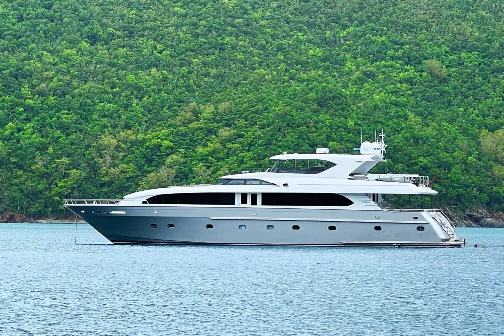 Yacht exterior image