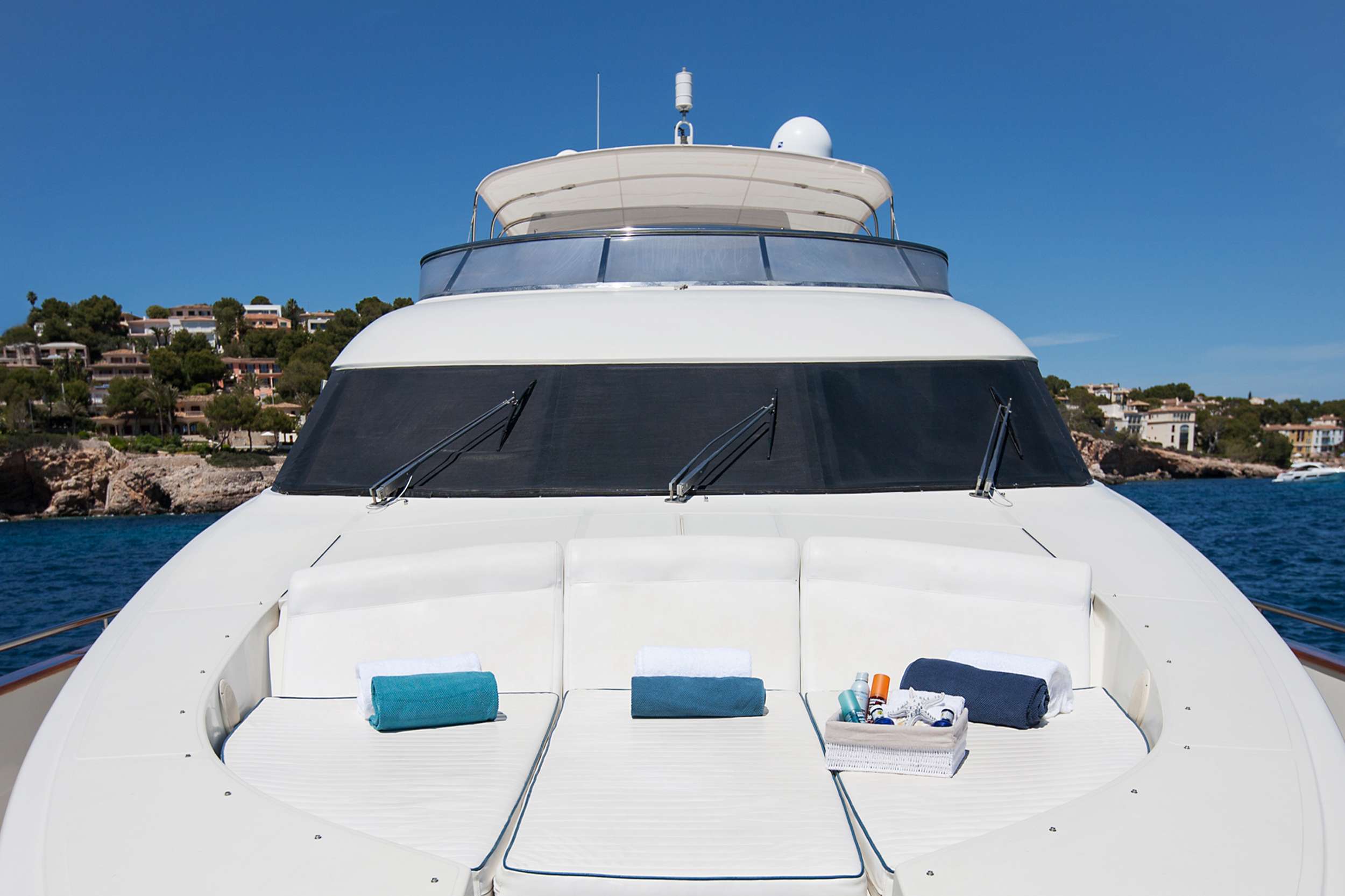 Yacht exterior image