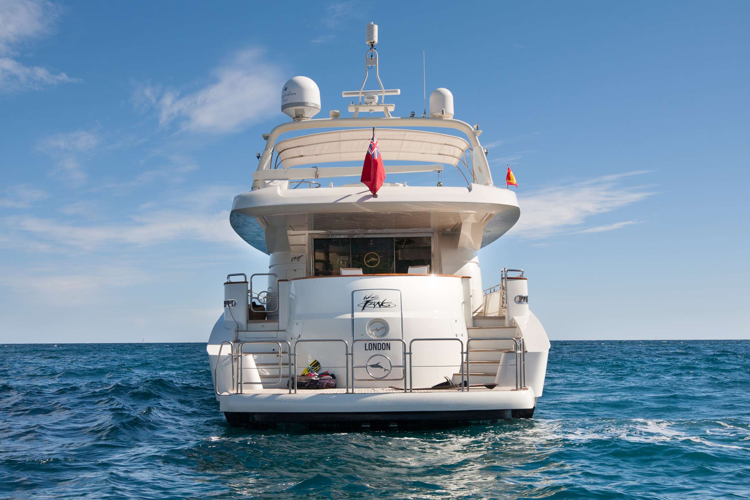 Yacht exterior image