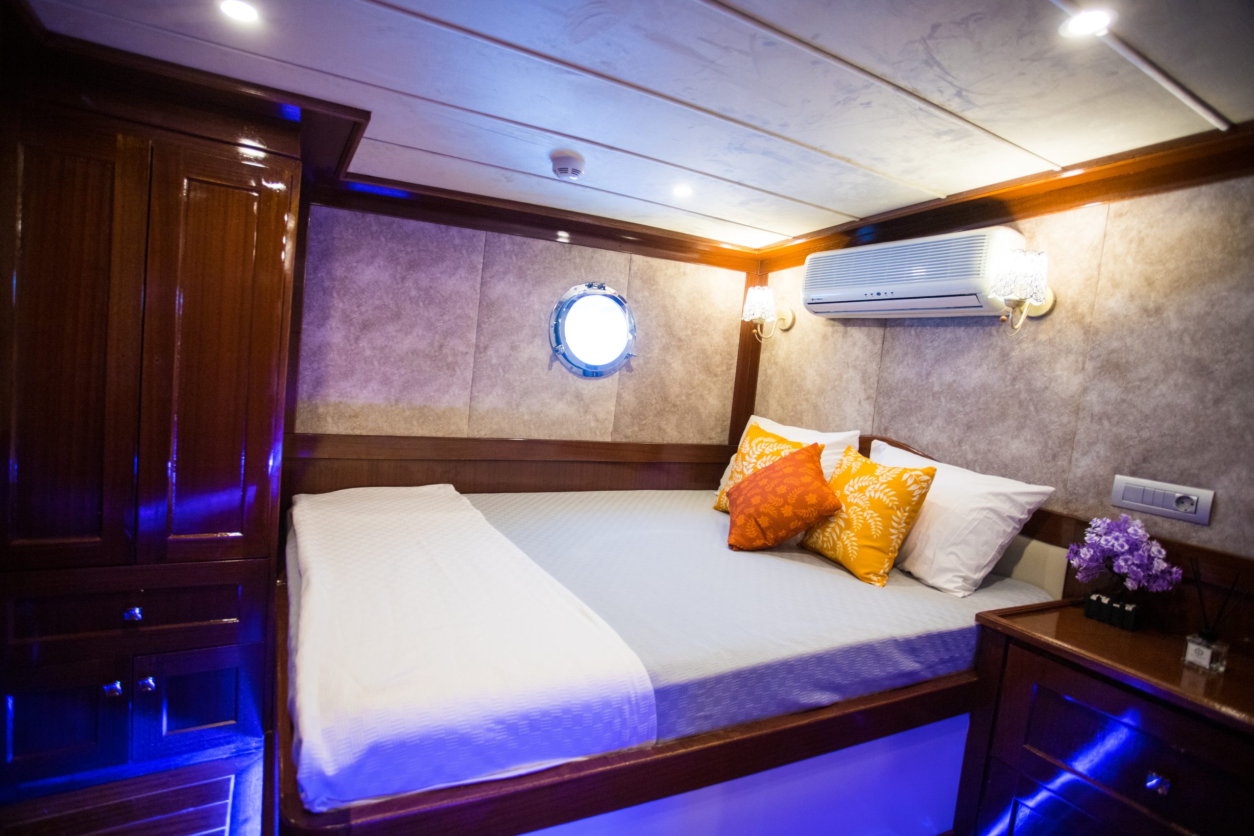 Yacht interior image