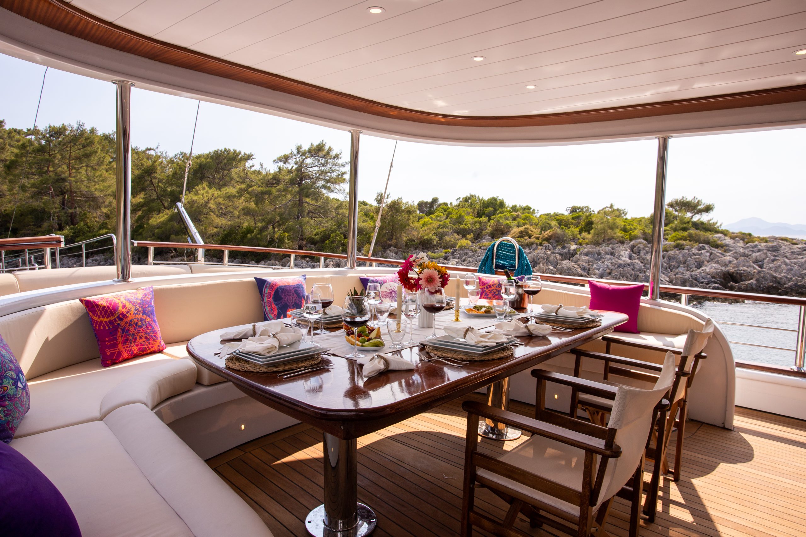 Yacht exterior image