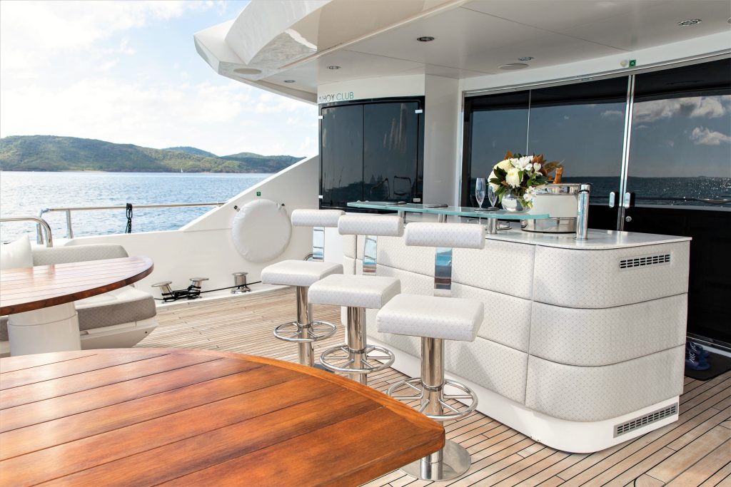 Yacht exterior image