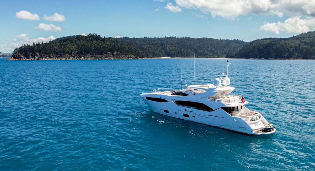 Yacht exterior image